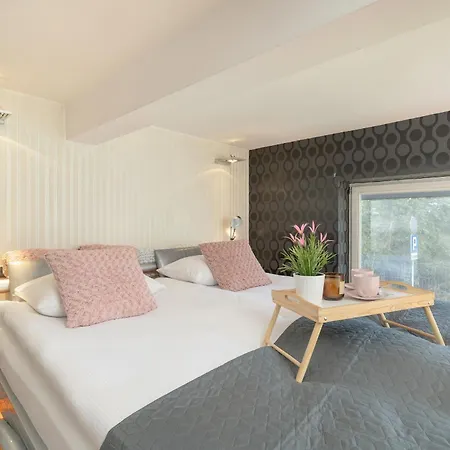 Apartament Przyszlosci, 2 Sypialnie W Krakowie By Renters 克拉科夫
